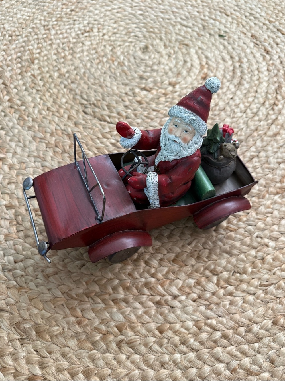 Vintage Santa in Car Christmas Figurine – Rustic Holiday Decor